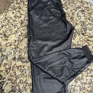 Matty m Black plants in Great condition size 14, can't really see the size thoug